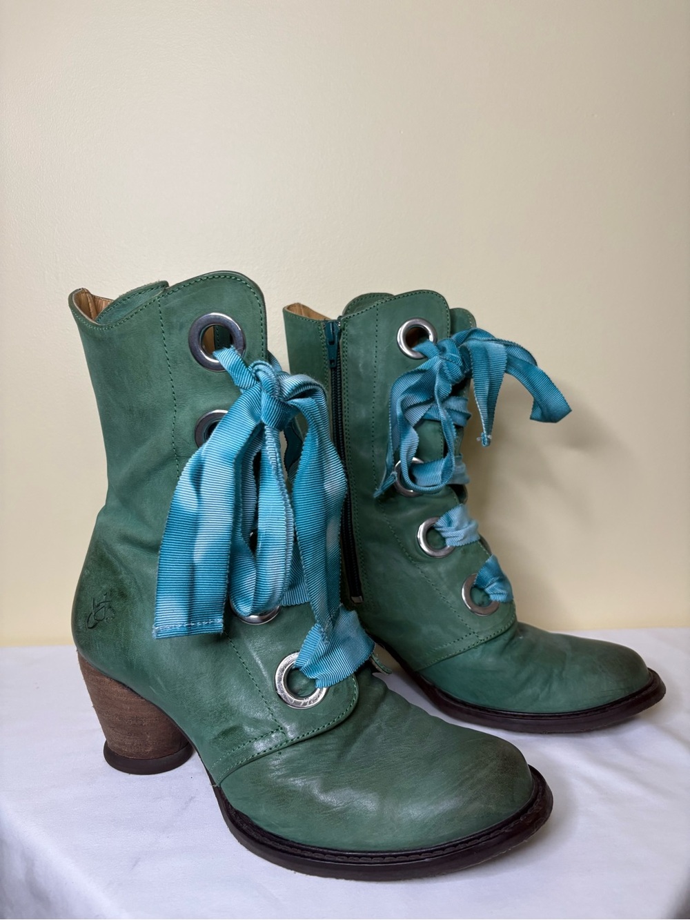 John Fluevog Green Leather Lace-Up Ankle Boots with Blue Ribbon Laces Size 8